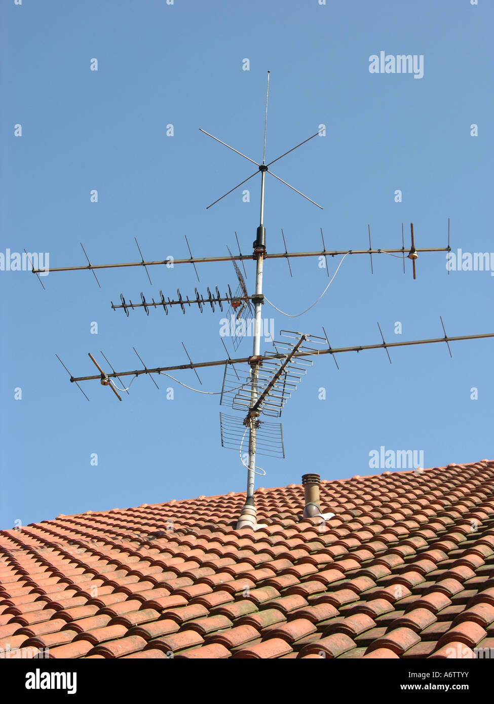 découvrez nos solutions de sortie de toit pour antennes, alliant efficacité et esthétique. optimisez la réception de votre signal tout en préservant l'intégrité de votre toiture avec nos produits de qualité. profitez d'une installation facile et durable.