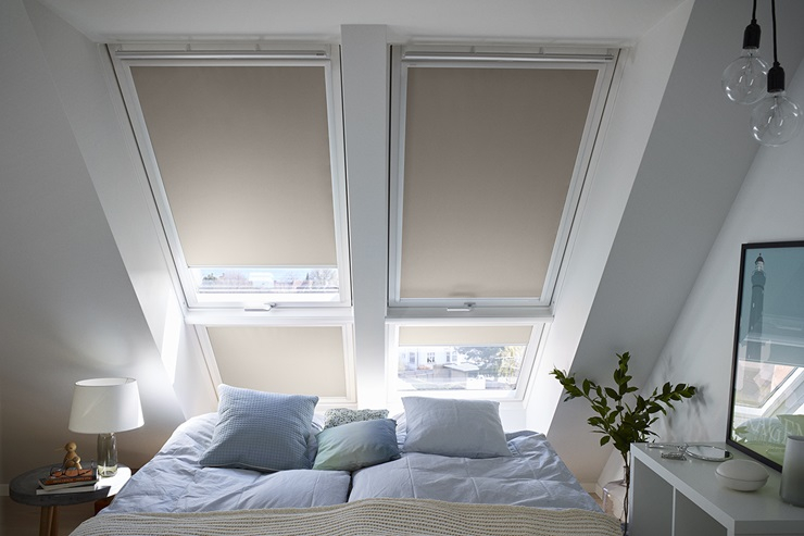 découvrez notre sélection de fenêtres de toit haut de gamme pour apporter lumière et style à votre intérieur. profitez d'une large gamme de modèles et d'accessoires pour optimiser votre confort et votre espace.