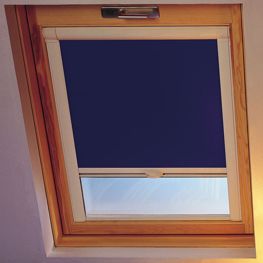 découvrez notre gamme de stores pour fenêtres de toit, alliant design moderne et fonctionnalité. protégez votre intérieur des rayons du soleil tout en ajoutant une touche d'élégance à votre espace. idéal pour améliorer le confort de votre maison.