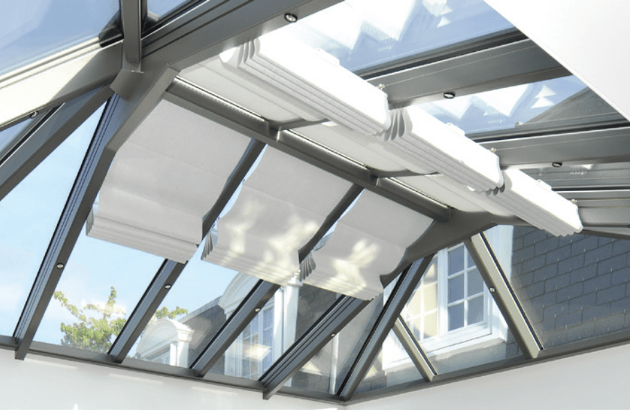 découvrez notre store véranda, conçu pour embellir votre espace tout en offrant une protection solaire optimale. profitez d'un confort inégalé et d'une atmosphère agréable, que ce soit pour des moments de détente ou des réunions en famille. nos modèles allient esthétique et fonctionnalité pour répondre à tous vos besoins.