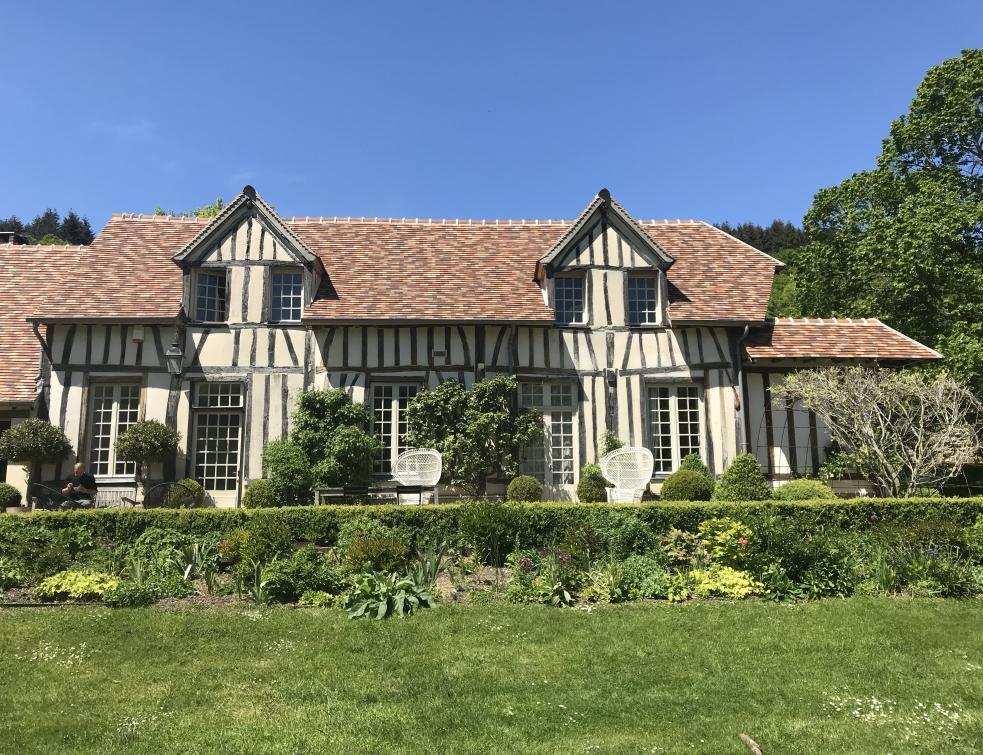 découvrez le storelio terreal, un choix élégant qui allie design raffiné et fonctionnalité. idéal pour sublimer votre intérieur tout en optimisant la lumière naturelle, ce store s'adapte parfaitement à tous les styles de décoration.