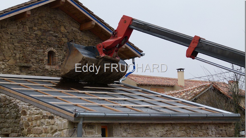 découvrez tout sur le substrat toiture : son rôle crucial dans l'étanchéité, les avantages d'un bon choix de matériaux et les conseils pour optimiser la durabilité et la performance de votre toiture.