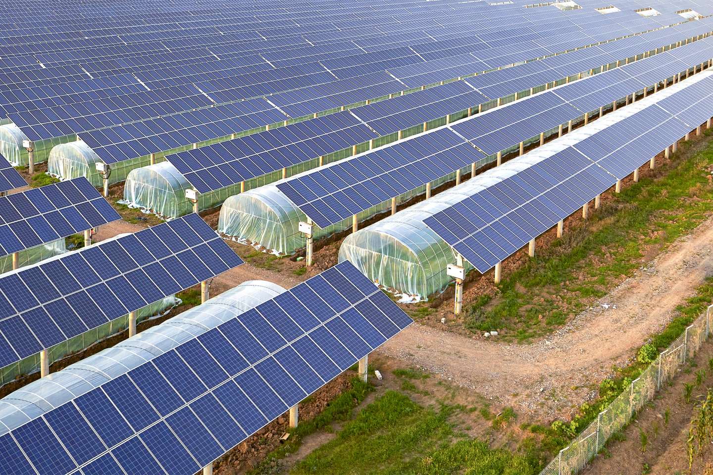 découvrez les opportunités de subventions pour l'installation de panneaux solaires dans le secteur agricole. ces aides financières visent à soutenir les agriculteurs dans leur transition énergétique, réduire leurs coûts d'exploitation et promouvoir une agriculture durable. informez-vous sur les conditions d'éligibilité et maximisez vos investissements verts.