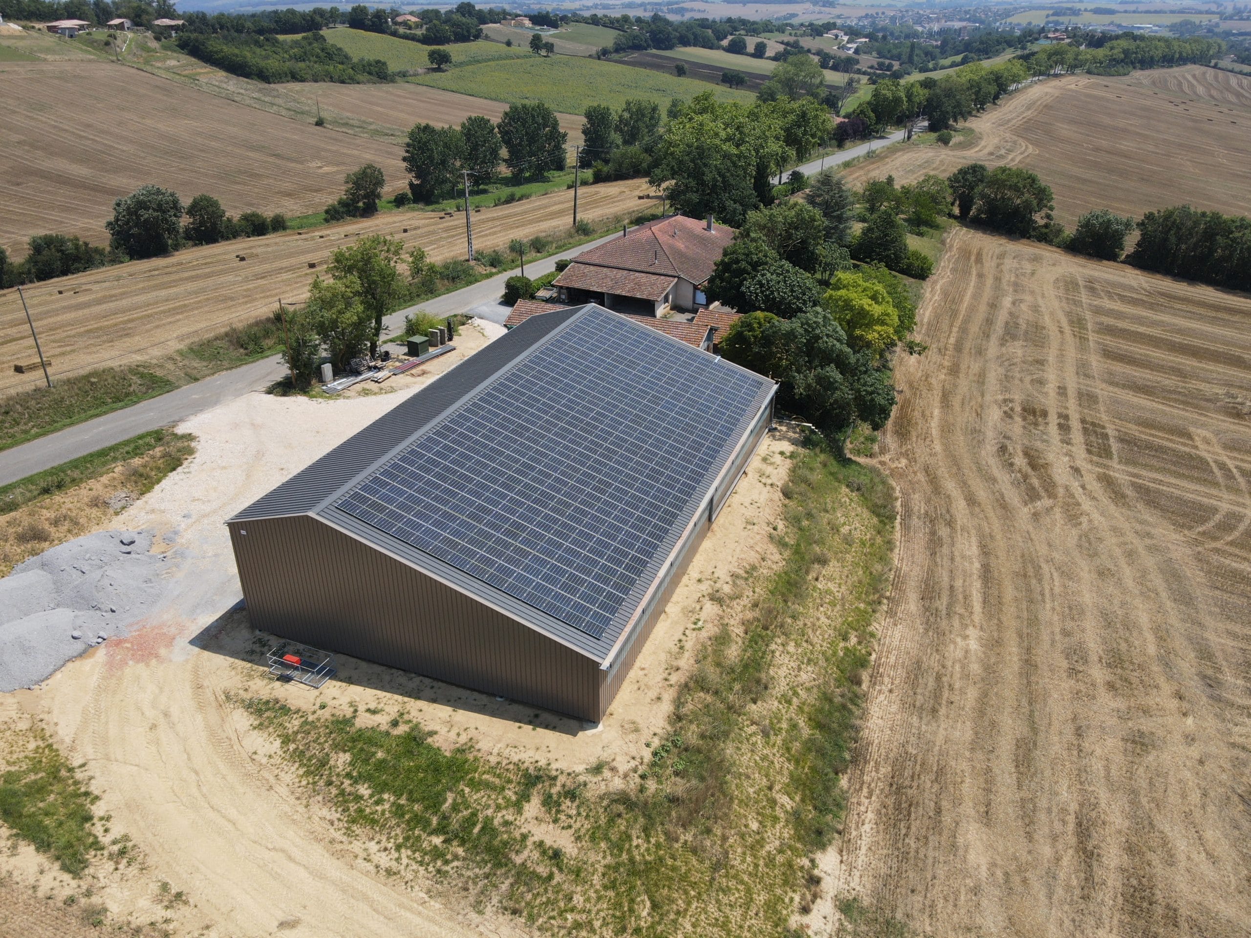 découvrez comment bénéficier de subventions pour l'installation de panneaux solaires sur vos exploitations agricoles. optimisez vos coûts énergétiques tout en contribuant à une agriculture durable grâce à des aides financières adaptées. informez-vous sur les conditions d'éligibilité et les démarches à suivre pour soutenir votre projet.