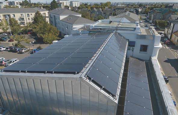 découvrez l'importance de la surface photovoltaïque sur votre toit pour optimiser la production d'énergie solaire. apprenez comment maximiser l'efficacité de vos panneaux solaires et réduire vos factures d'énergie tout en contribuant à un avenir durable.
