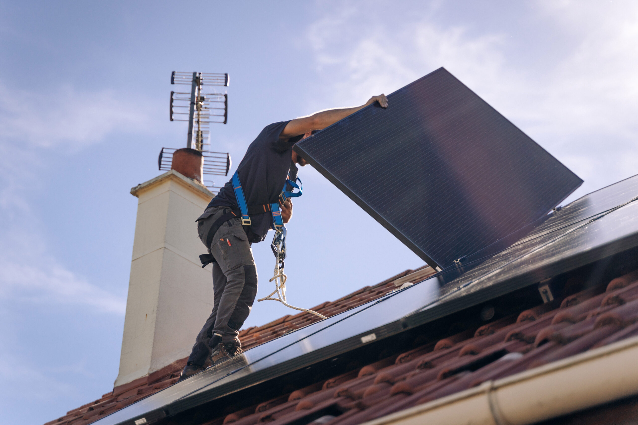 découvrez l'importance de la surface de toit pour l'installation de panneaux photovoltaïques. maximisez l'efficacité énergétique de votre habitation en optimisant l'espace disponible et en choisissant des solutions adaptées à votre type de toiture.