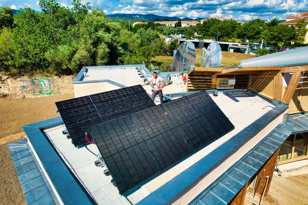 optimisez la surface de votre toit avec des panneaux photovoltaïques pour une production d'énergie renouvelable efficace. découvrez les avantages de l'énergie solaire pour réduire vos factures d'électricité et contribuer à un avenir durable.