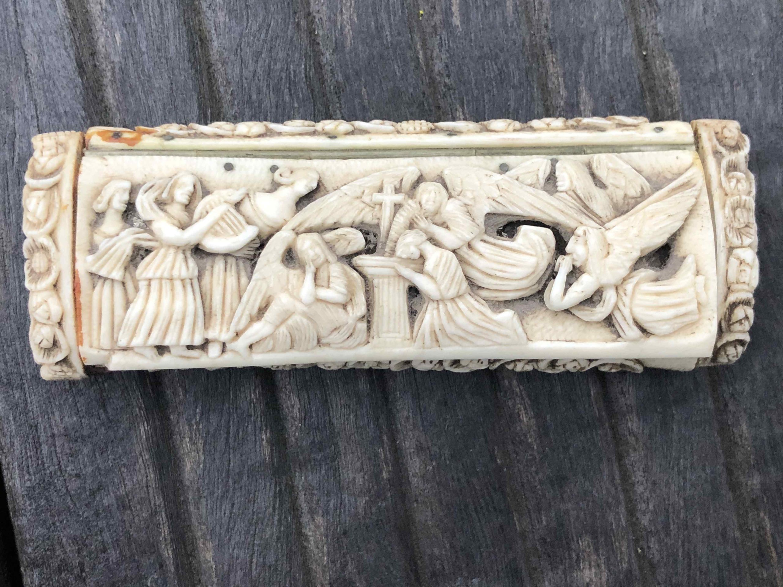 découvrez notre collection de tabatières, des objets d'art uniques alliant tradition et élégance. parfaites pour conserver vos tabacs avec style, ces tabatières sont également de magnifiques pièces de collection.