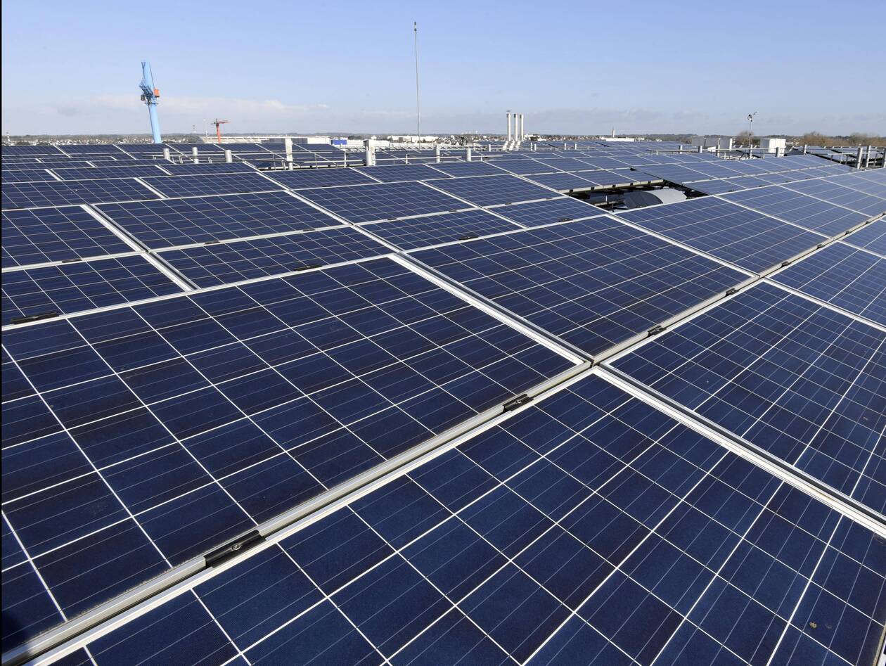 découvrez tout ce que vous devez savoir sur la taxe liée aux panneaux solaires en 2025. informez-vous sur les nouvelles réglementations, les exonérations possibles et comment maximiser les avantages fiscaux de votre installation solaire.