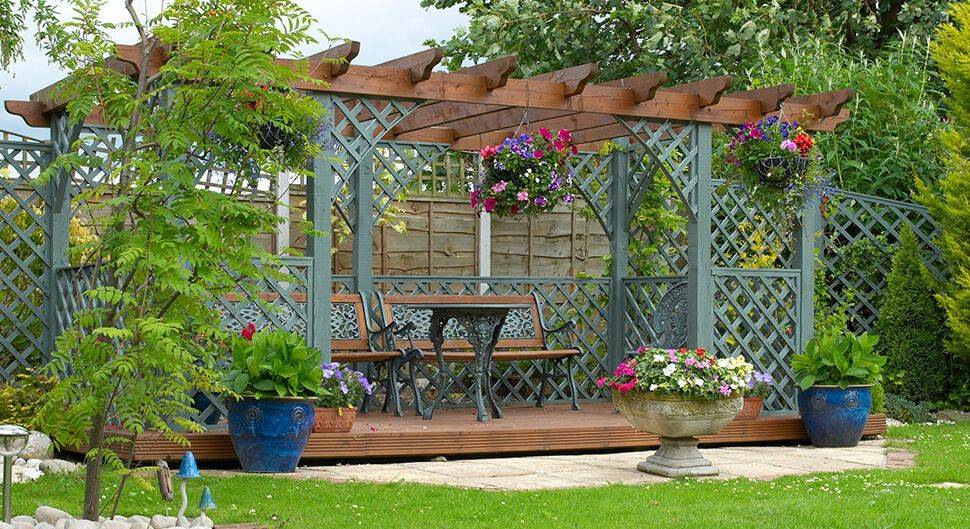 découvrez l'art de profiter de l'extérieur avec notre sélection de terrasses en bois, composite et plus. transformez votre jardin en un espace convivial et accueillant pour des moments inoubliables en famille et entre amis.