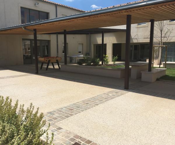 découvrez les avantages d'une terrasse en béton : esthétique, durabilité et entretien facile. transformez votre espace extérieur avec des designs modernes et résistants. idéale pour toutes vos activités en plein air.