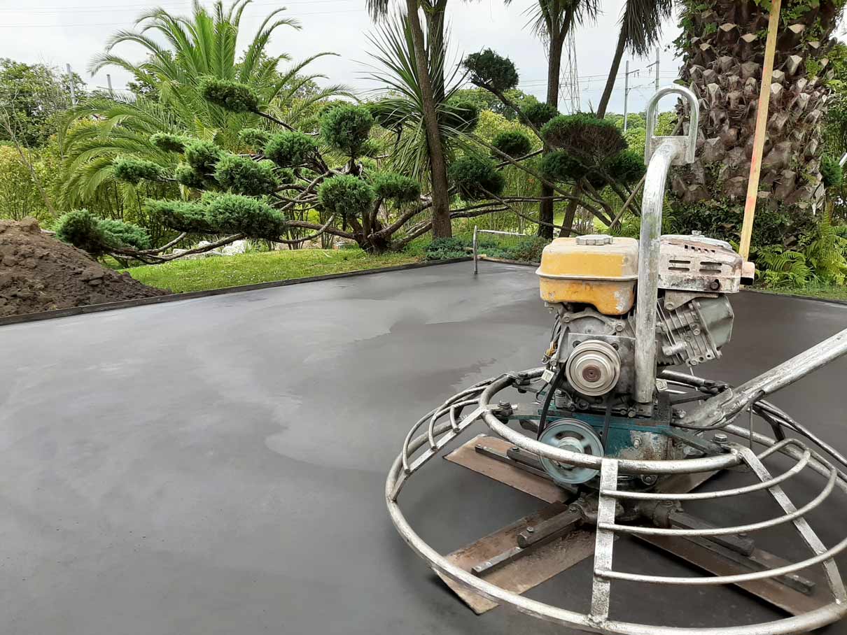 découvrez les avantages d'une terrasse en béton ! esthétique, durable et facile à entretenir, elle s'adapte à tous vos espaces extérieurs. apprenez comment la concevoir et l'intégrer harmonieusement dans votre jardin.