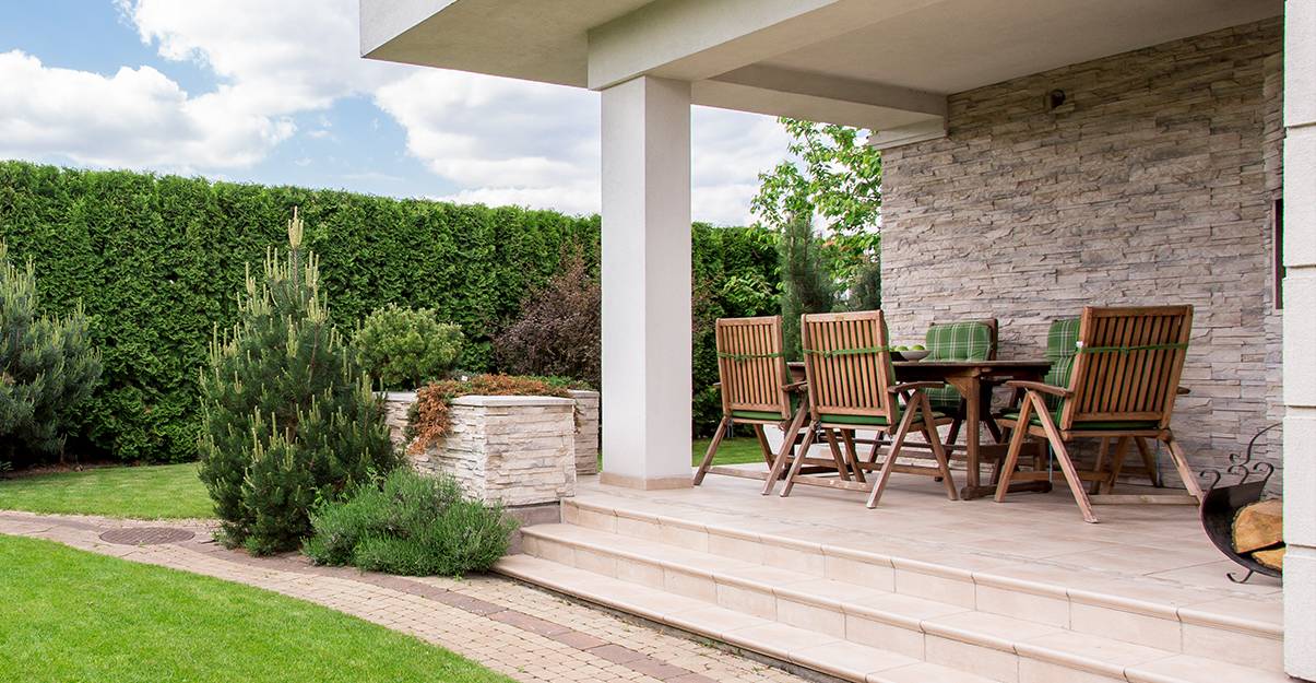 découvrez les avantages d'une terrasse couverte : un espace extérieur protégé pour profiter du plein air en toutes saisons. aménagez votre jardin avec style tout en bénéficiant d'un confort optimal.