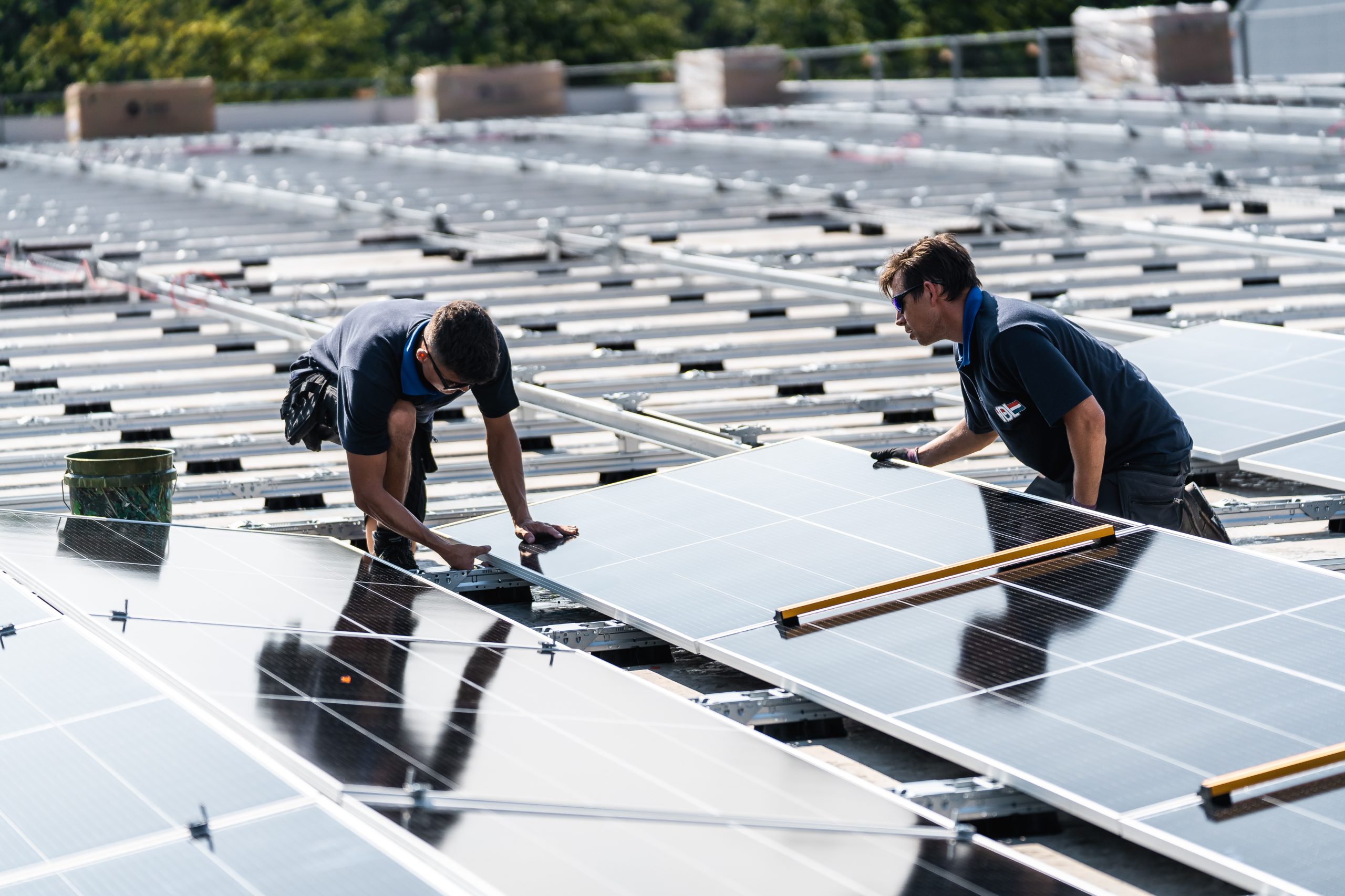 découvrez les avantages d'une terrasse photovoltaïque : une solution innovante pour transformer votre espace en source d'énergie renouvelable, optimiser l'efficacité énergétique de votre maison et contribuer à la protection de l'environnement.