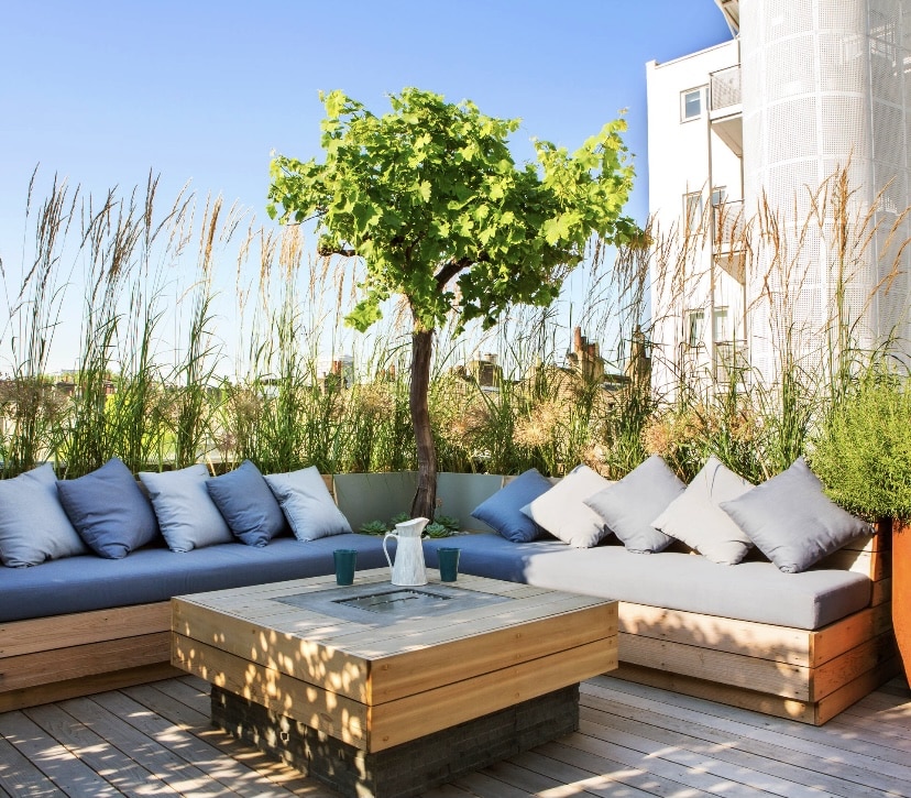 découvrez les avantages et le charme d'une terrasse sur toit, un espace de vie extérieur unique offrant une vue imprenable, un lieu de détente et une touche moderne à votre habitation. transformez votre toit en une oasis de confort et de style.