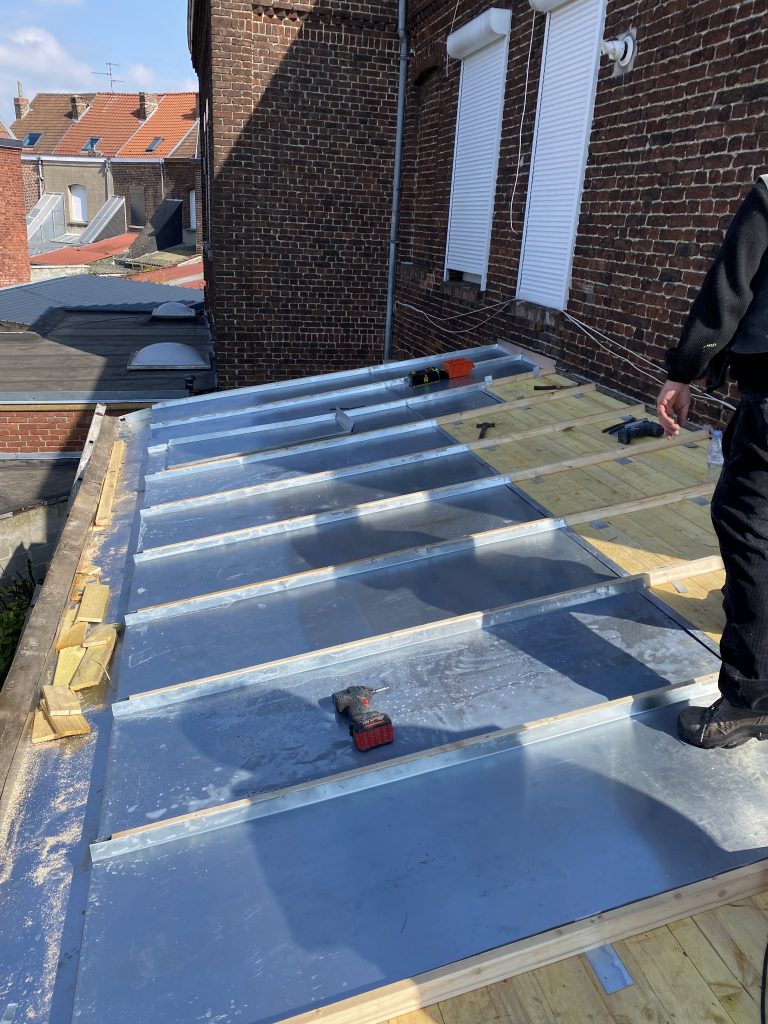 découvrez les avantages d'une terrasse en zinc : élégance, durabilité et résistance aux intempéries. transformez votre espace extérieur en un lieu chic et fonctionnel avec un toit en zinc qui allie style moderne et protection optimale.