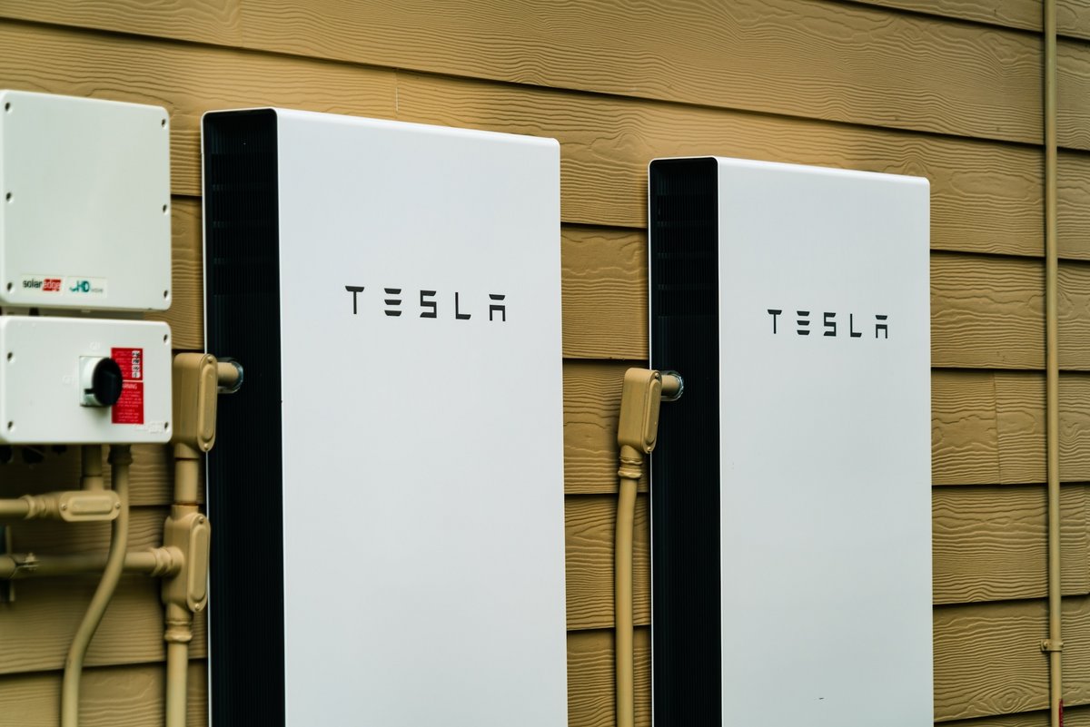 découvrez tesla energy, la solution innovante pour une énergie durable et renouvelable. transformez votre façon de consommer l'électricité avec des produits intelligents comme les panneaux solaires et les batteries powerwall, pour un avenir énergétique plus vert et un contrôle optimal sur votre consommation.