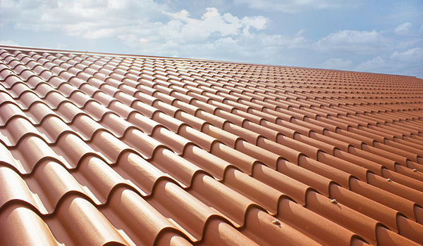 découvrez tout ce qu'il faut savoir sur les différentes types de toits, leur construction, leur entretien et les meilleures pratiques pour assurer la durabilité et l'esthétique de votre maison. apprenez à choisir le toit idéal adapté à votre habitation.
