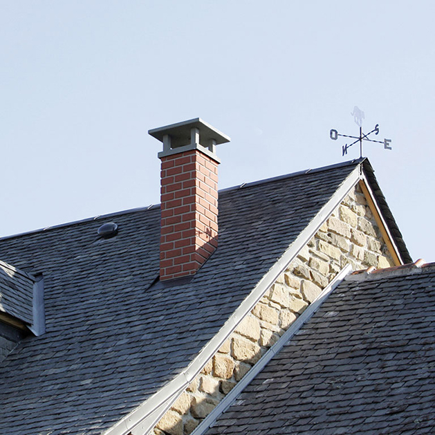 découvrez l'importance du toit dans la construction et la rénovation de votre maison. apprenez les différents types de toits, leurs matériaux et comment bien les entretenir pour garantir la durabilité et l'esthétique de votre habitat.