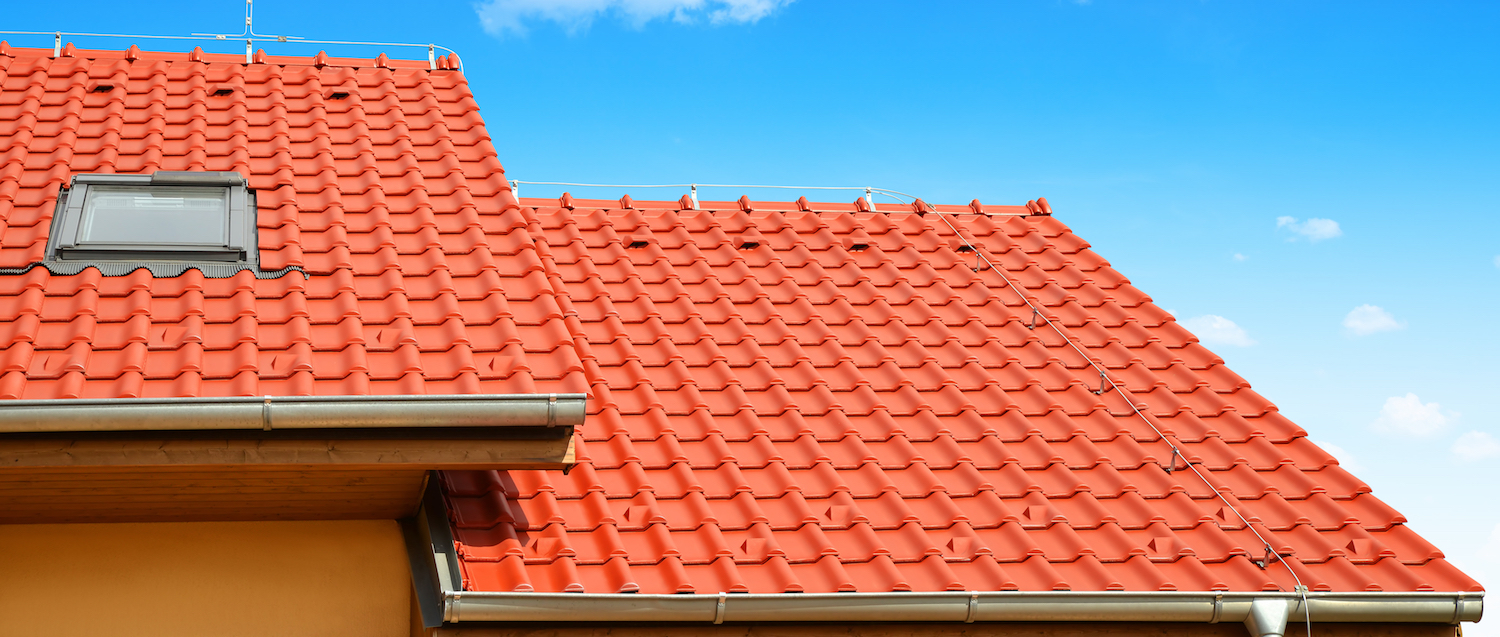 découvrez tout ce qu'il faut savoir sur les toits : types, matériaux, entretien et conseils pour choisir le toit idéal pour votre habitation.