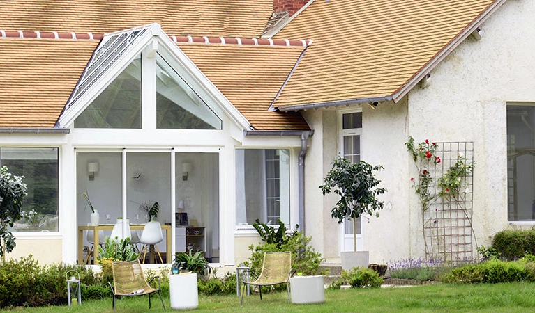 découvrez tout ce qu'il faut savoir sur les toits : types, matériaux, entretien et tendances. protégez votre maison tout en ajoutant une touche esthétique à votre habitat.