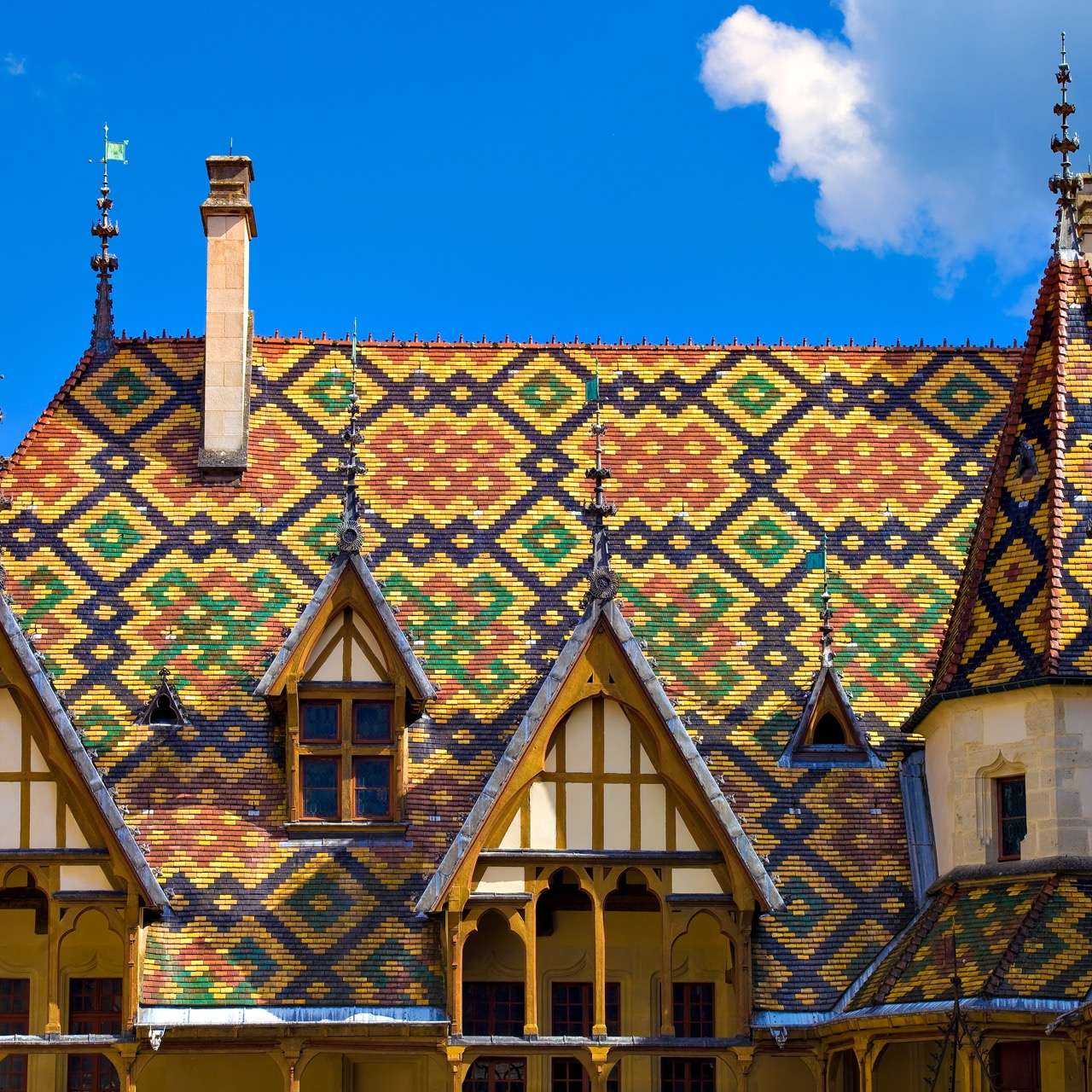 découvrez tout ce que vous devez savoir sur les toits : types, matériaux, entretien et conseils pour garantir la durabilité et l'esthétique de votre habitat.