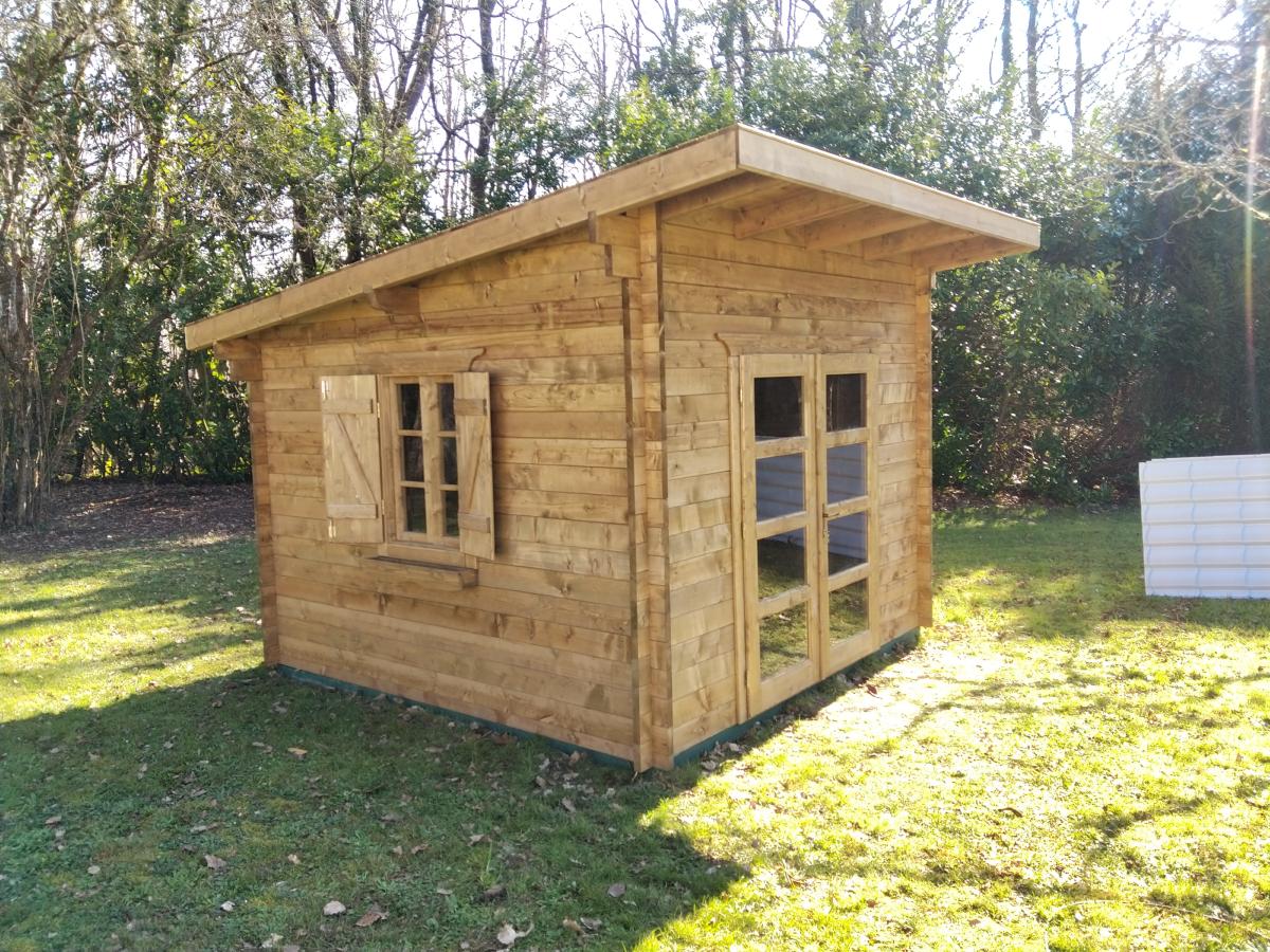 découvrez notre gamme de toits adaptés pour abris de jardin, alliant esthétisme et protection. offrez à votre espace de rangement une couverture résistante et durable. idéal pour conserver vos outils et équipements en toute sécurité.