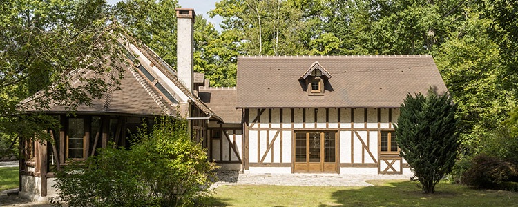 découvrez l'âme des toits anciens, vestiges du patrimoine architectural, et explorez leur histoire, leur charme unique et les techniques de préservation pour conserver leur beauté intemporelle.
