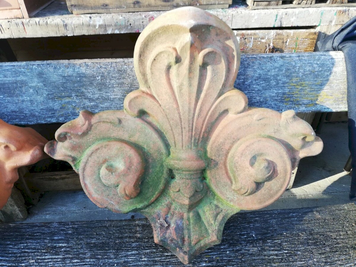 découvrez l'élégance et le charme des toits anciens, témoins d'un patrimoine architectural riche. explorez les techniques de restauration, les matériaux authentiques et les styles variés qui font la beauté de ces toitures historiques. idéal pour les passionnés d'histoire et de rénovation.