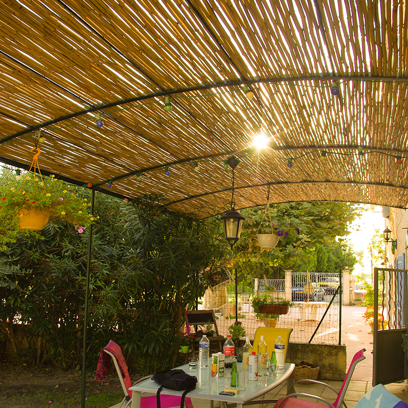 découvrez l'élégance naturelle de notre toit en bambou pour pergola. idéal pour embellir votre jardin, il offre une protection contre le soleil tout en créant une ambiance zen et authentique.