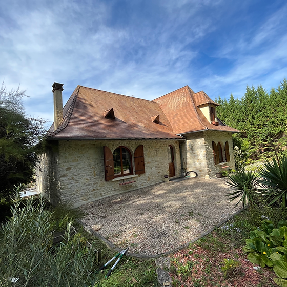 découvrez l'art de la toiture à bergerac, où tradition et modernité se rencontrent pour des installations durables et esthétiques. profitez de notre expertise locale pour un toit qui protège et embellit votre maison.