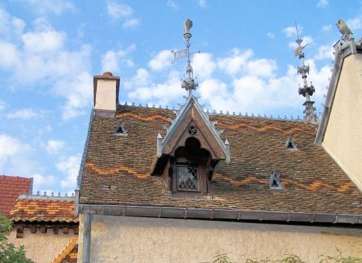 découvrez les atouts des toits en bourgogne, alliant tradition et modernité. explorez les différents styles, matériaux et techniques de couverture qui subliment le patrimoine architectural de cette région viticole emblématique.
