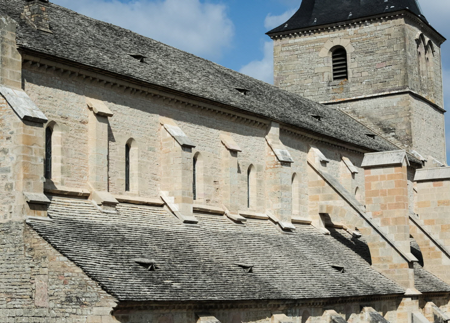 découvrez tout sur le toit de bourgogne : styles architecturaux, matériaux traditionnels, et conseils d'entretien pour valoriser votre patrimoine. une exploration complète pour apprécier l'art du toit en bourgogne.