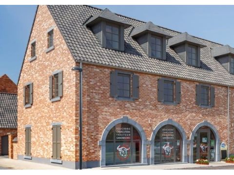 découvrez l'architecture fascinante de bruges à travers ses toits emblématiques. explorez les panoramas uniques et l'histoire riche qui se cachent derrière chaque bâtiment.