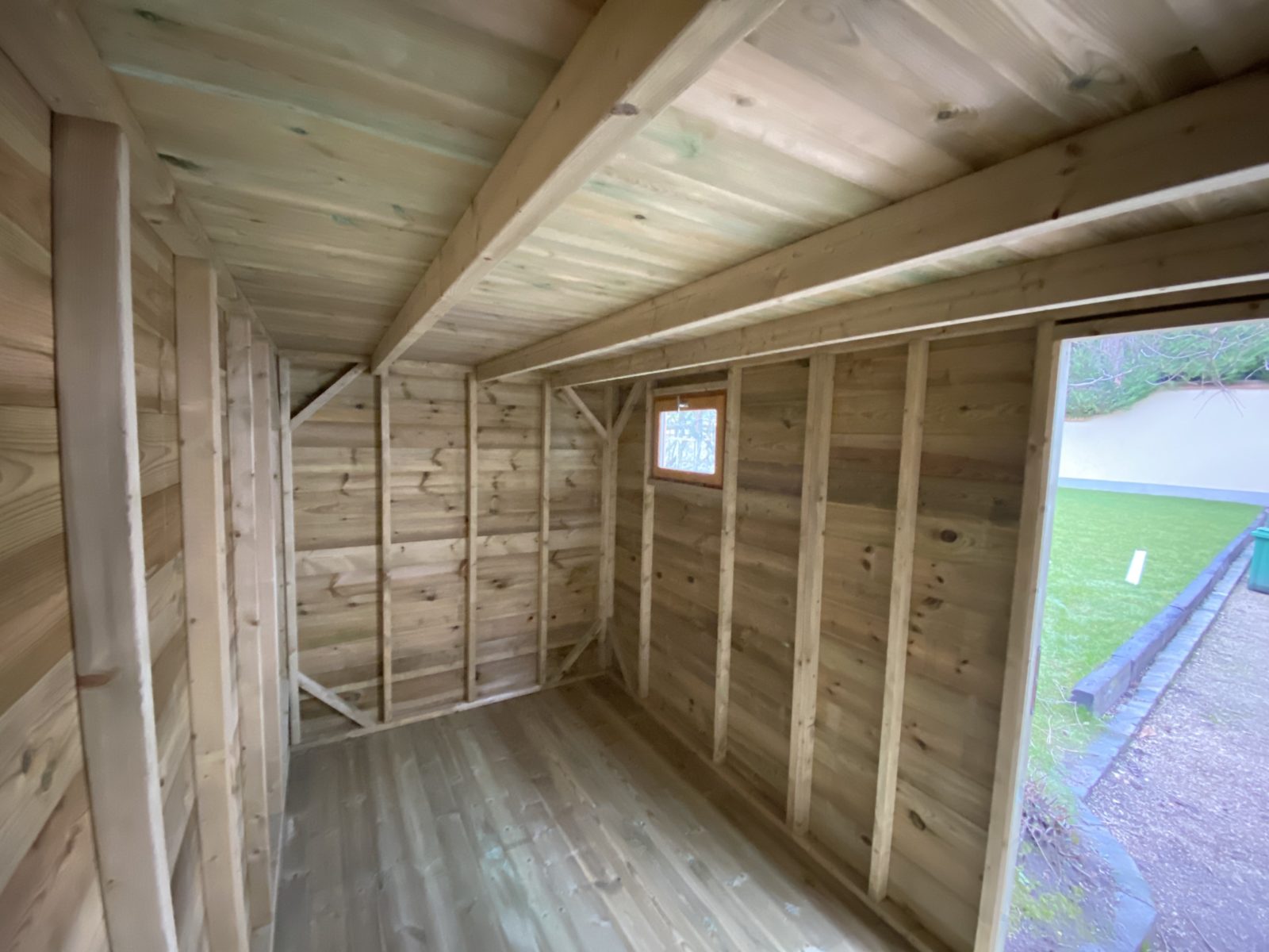découvrez l'univers des toits de cabane, alliant charme rustique et confort moderne. explorez nos conseils pour concevoir, construire et personnaliser votre cabane, idéale pour se ressourcer au cœur de la nature.