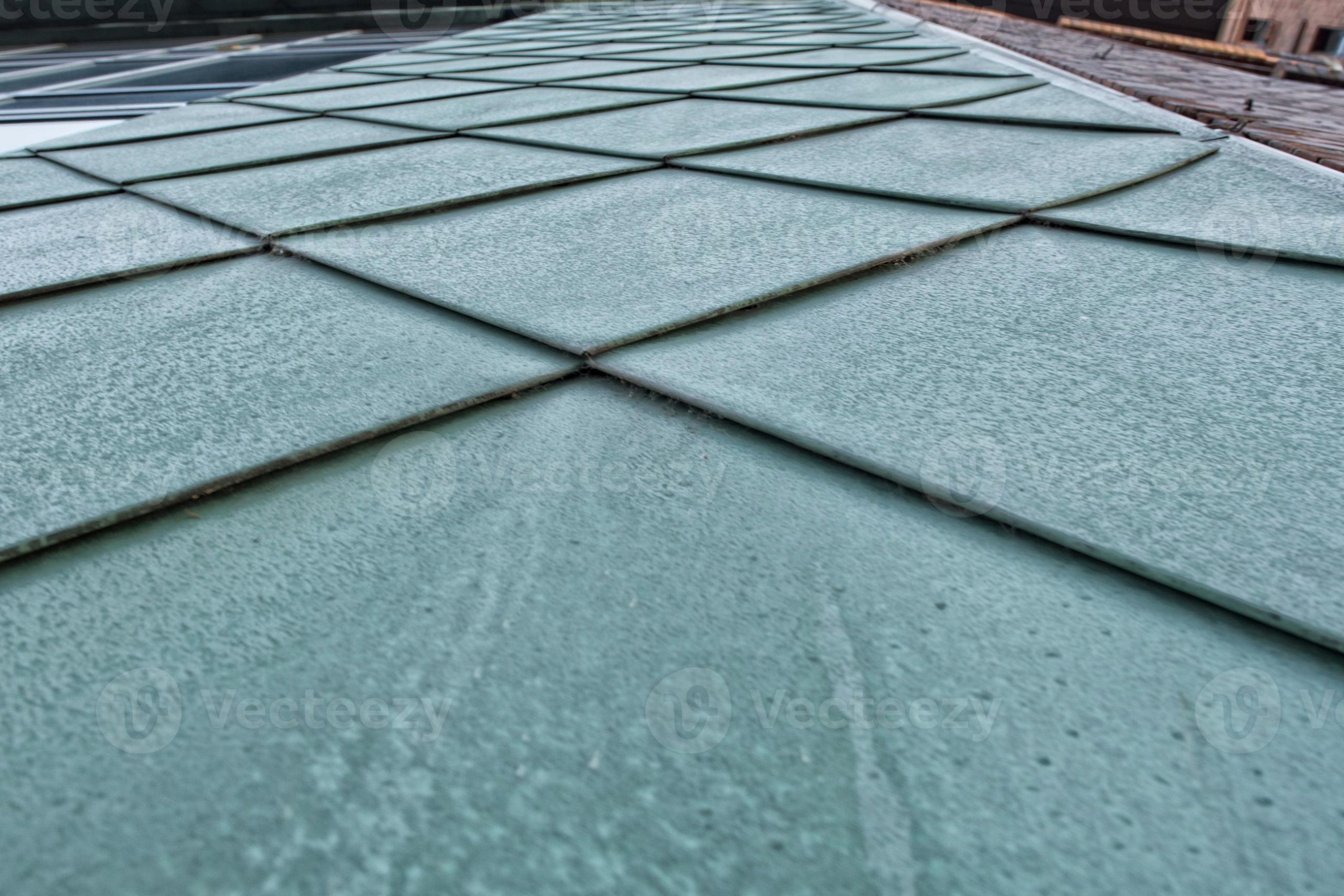 découvrez les avantages d'un toit en cuivre : élégance, durabilité et résistance aux intempéries. apprenez comment ce matériau noble peut transformer l'esthétique de votre maison tout en offrant une protection optimale.