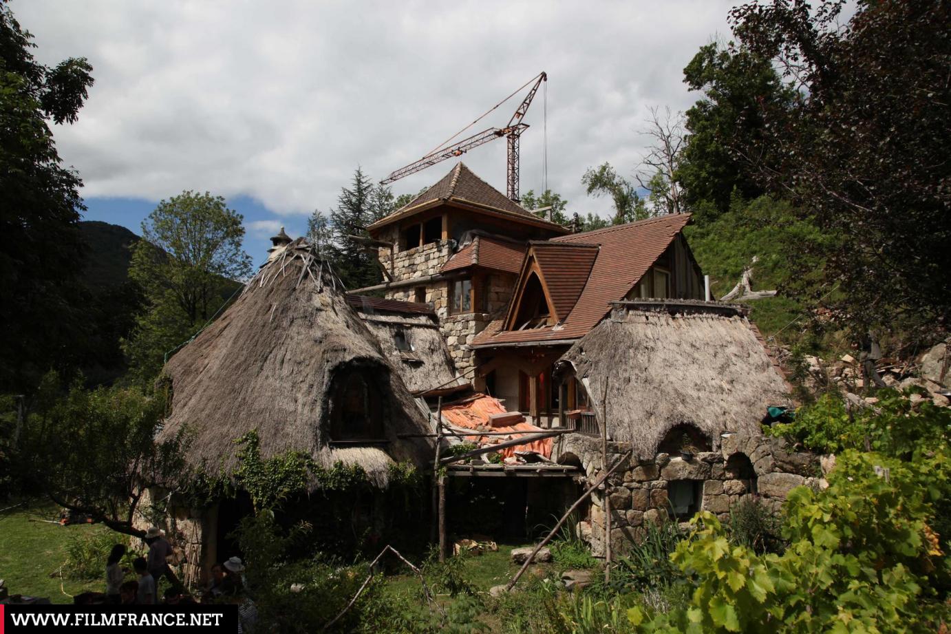 découvrez comment un toit de chaume peut embellir votre maison tout en vous permettant de bénéficier d'un crédit d'impôt. apprenez les avantages écologiques et économiques de cette couverture traditionnelle.