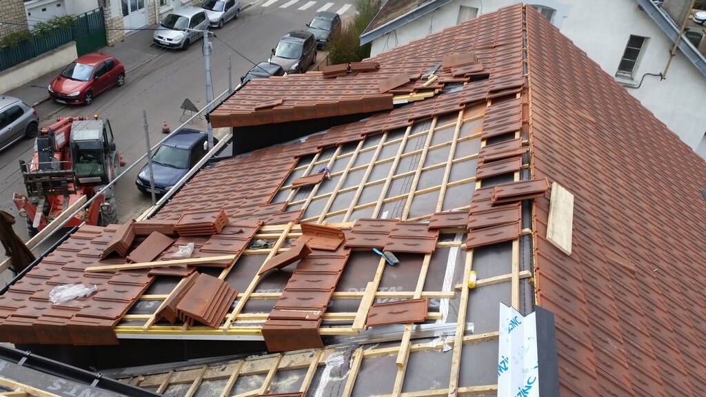 découvrez les solutions de toiture à dijon, alliant esthétique et durabilité. que vous soyez un particulier ou un professionnel, nos experts vous accompagnent dans la rénovation ou la construction de votre toit. profitez d'un service de qualité et d'un savoir-faire local pour protéger votre habitation.