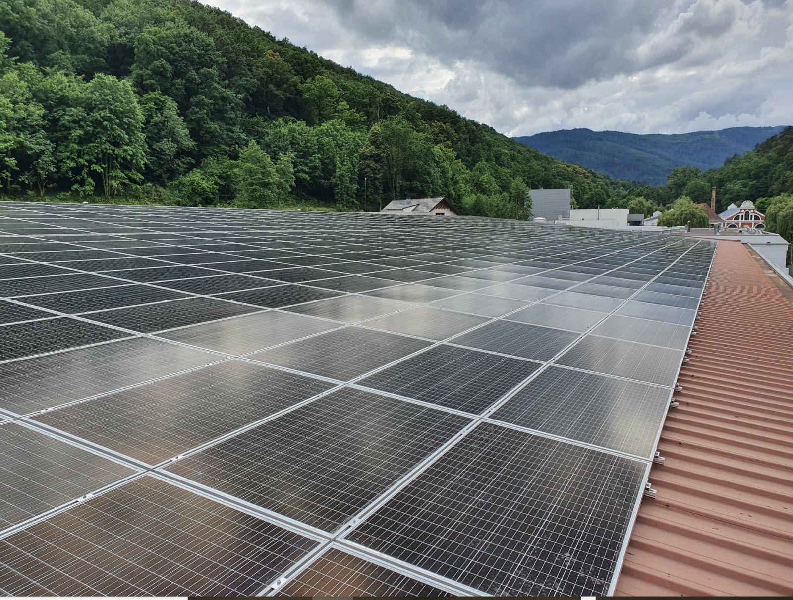 découvrez les avantages des toits industriels photovoltaïques, une solution écologique et économique pour transformer l'énergie solaire en électricité, tout en optimisant l'espace de votre bâtiment. adoptez une démarche responsable et engagez-vous vers un futur durable.