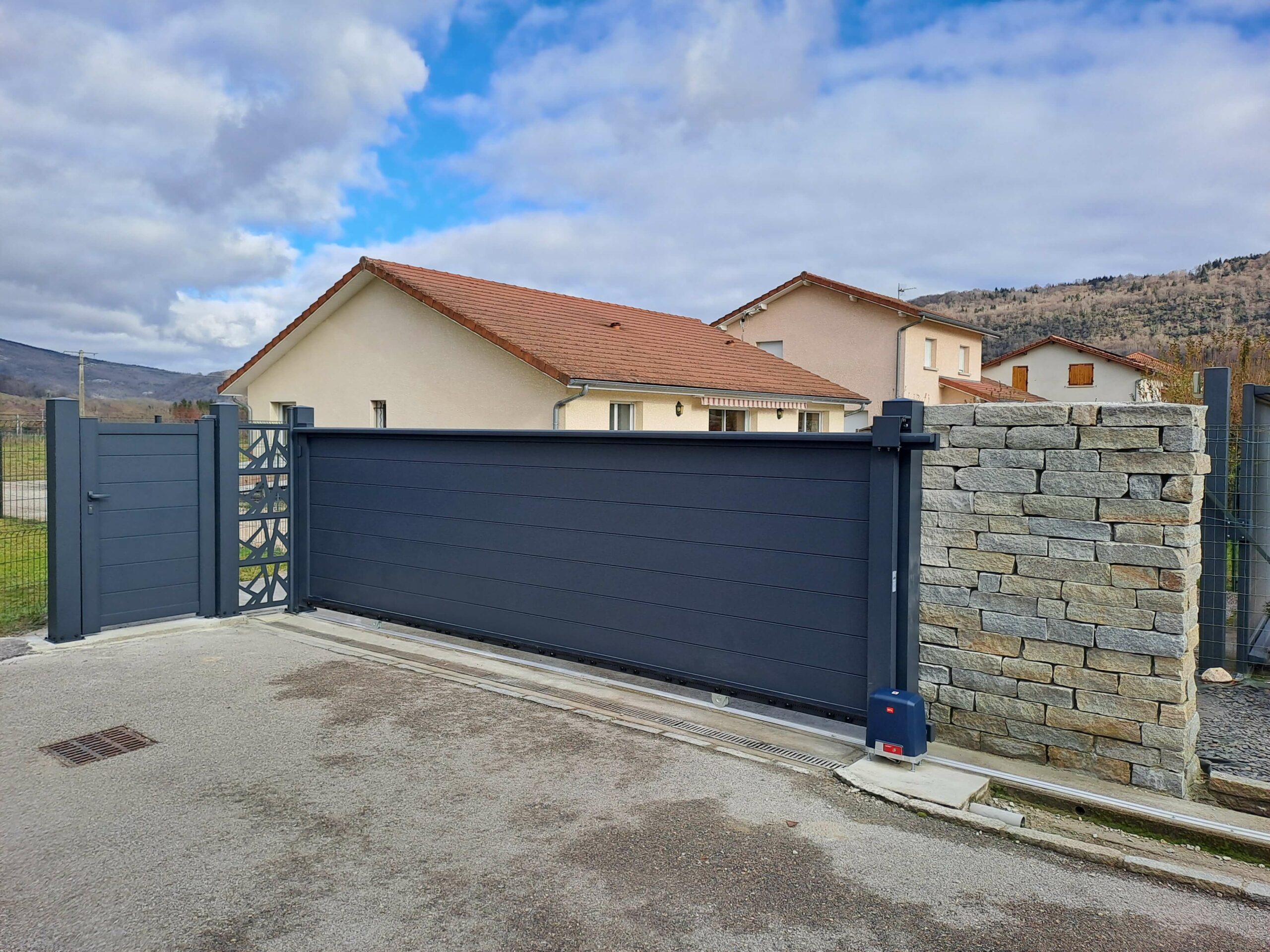 découvrez notre sélection de systèmes d'interphone pour toits, alliant sécurité et praticité. gardez le contrôle de l'accès à votre immeuble tout en profitant d'une installation moderne et efficace.