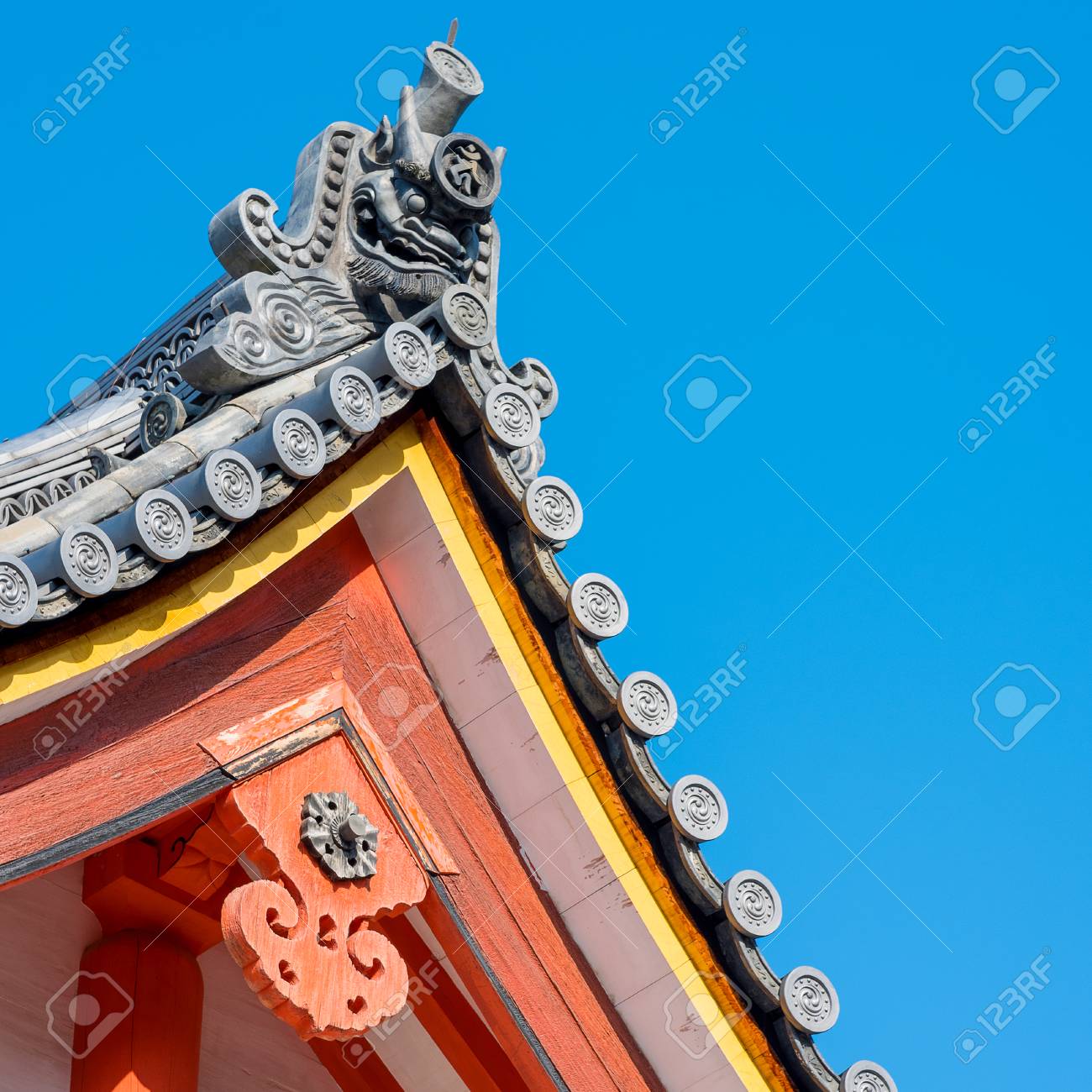 découvrez l'élégance et l'harmonie des toits japonais, symboles de l'architecture traditionnelle nippone. apprenez-en davantage sur leur design unique, leurs matériaux naturels et leur importance culturelle dans le paysage japonais.