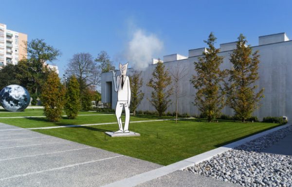 découvrez un espace unique alliant nature et détente avec notre toit jardin inspiré par la vache noire. idéal pour profiter de moments paisibles en pleine verdure tout en apportant une touche d'originalité à votre environnement.