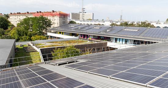 découvrez comment la mairie intègre des solutions d'énergie verte sur son toit, contribuant ainsi à un avenir durable et écoresponsable pour la communauté.