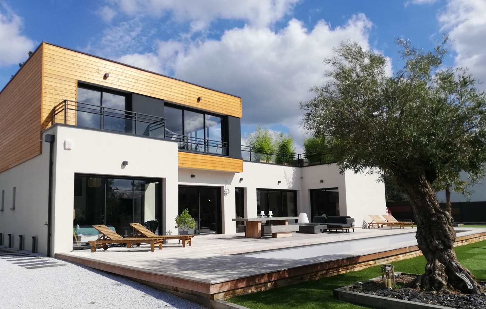 découvrez nos solutions pour le toit de votre maison : styles, matériaux et conseils d'entretien pour améliorer l'esthétique et la durabilité de votre habitat.