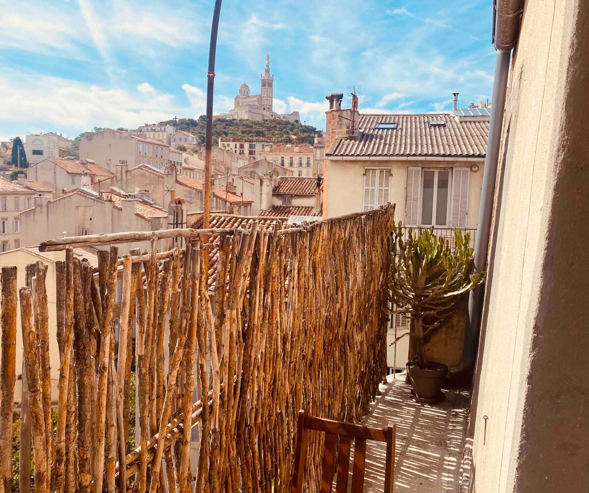 découvrez les meilleures options de toiture à marseille, des matériaux durables aux styles variés, pour protéger votre maison tout en ajoutant du charme à votre habitat. obtenez des conseils d'experts et des idées d'aménagement.