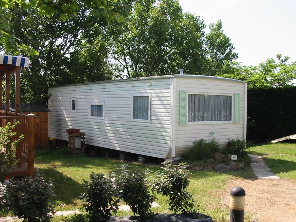 découvrez tout ce qu'il faut savoir sur les toits de mobil-home : matériaux, styles, entretien et conseils pour bien choisir le vôtre. profitez de votre espace extérieur en toute sérénité avec un toit adapté à votre mobil-home.