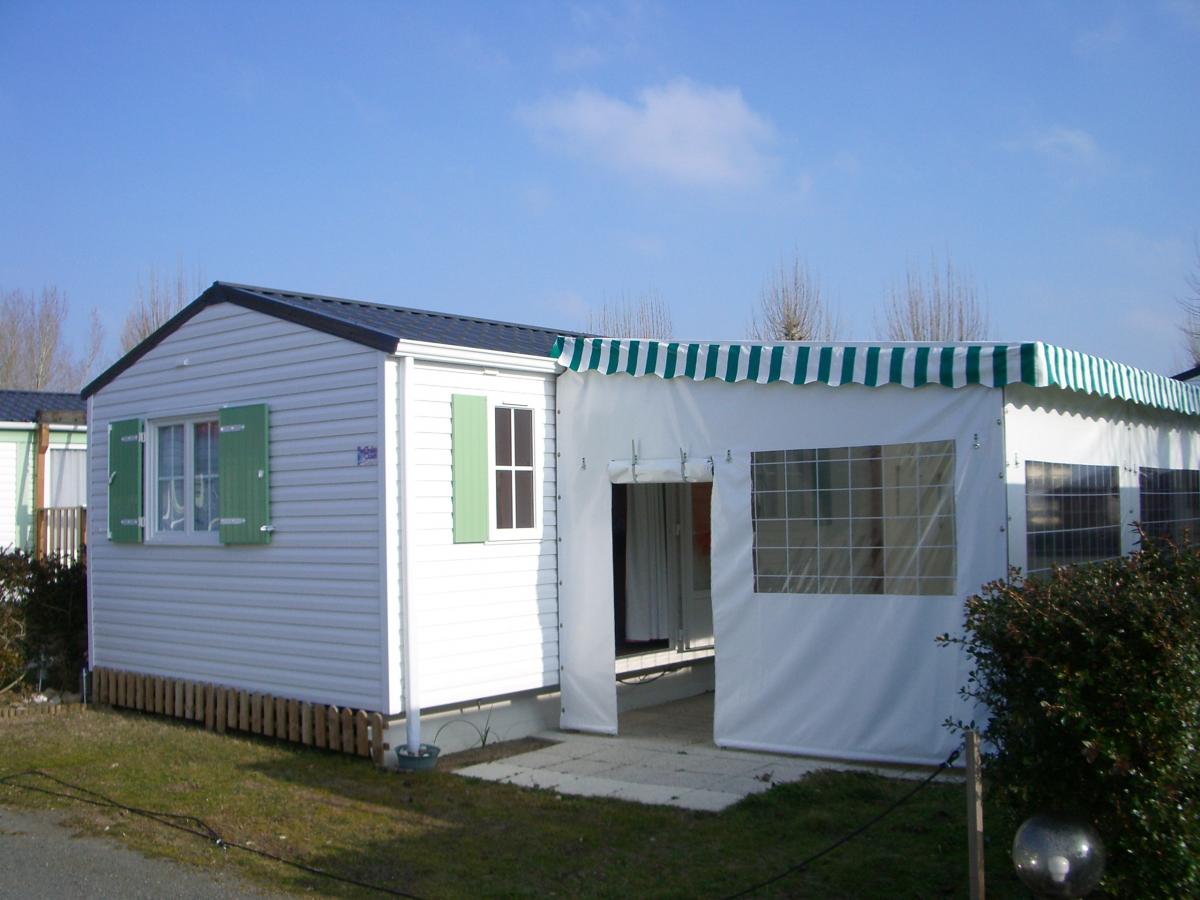 découvrez tout ce qu'il faut savoir sur les toits de mobil-homes : types de matériaux, styles, entretien et conseils pour choisir le meilleur toit pour votre mobile home, afin d'assurer confort et durabilité.