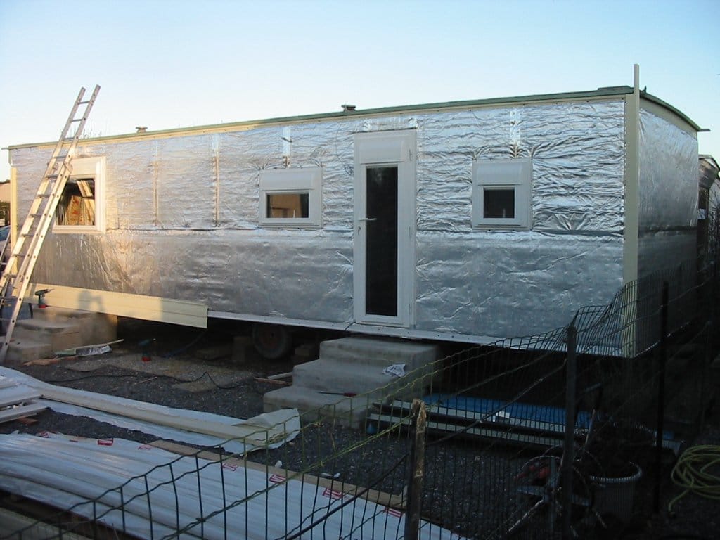 découvrez tout sur le toit de mobil-home : types de toits, matériaux, et conseils d'entretien pour assurer la durabilité et le confort de votre espace de vie itinérant.