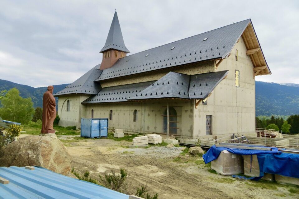 découvrez l'univers fascinant des toits des monastères, où l'architecture religieuse rencontre l'histoire et la sérénité. plongez dans les styles variés et l'importance culturelle de ces structures emblématiques.