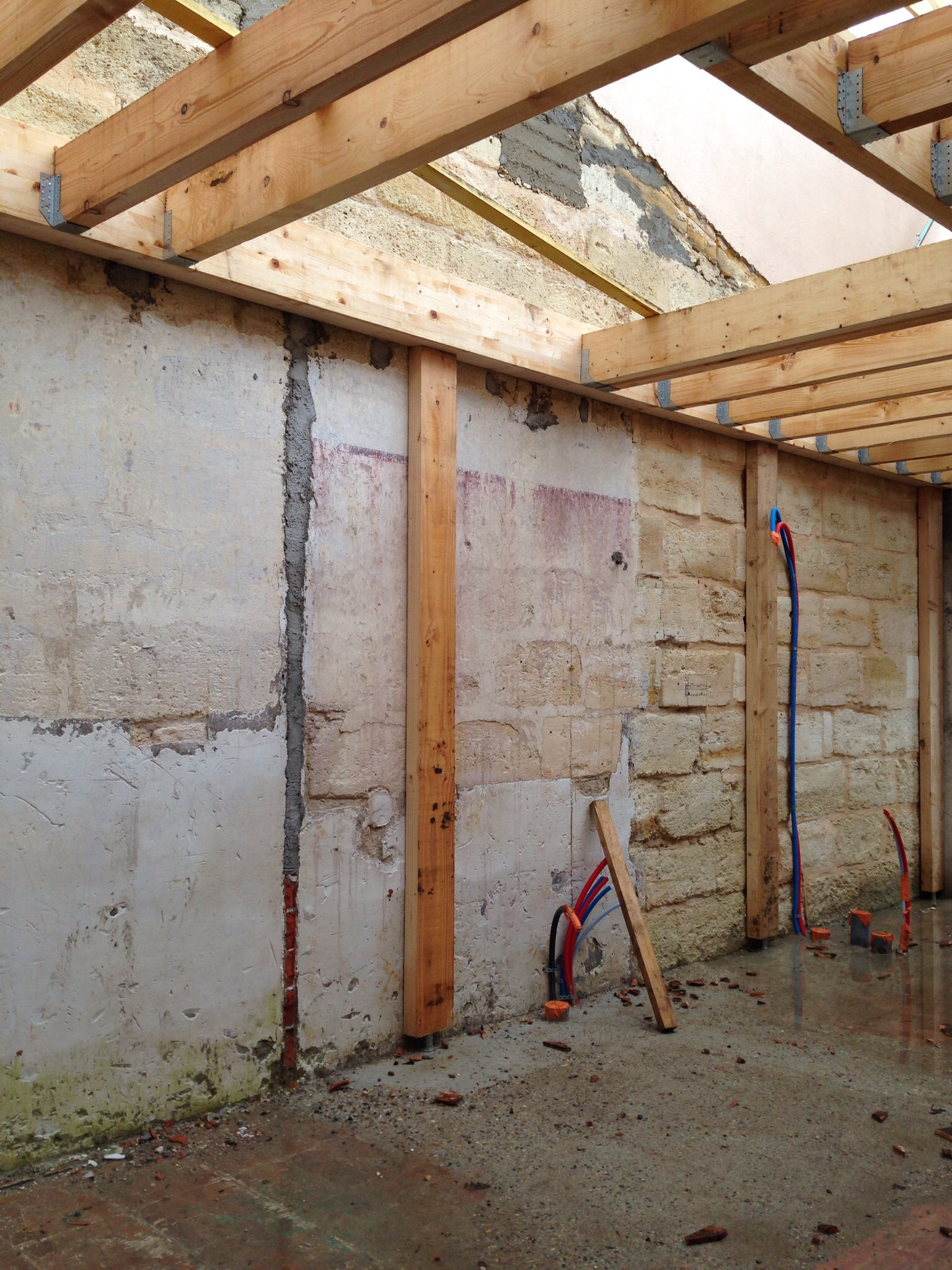 découvrez nos solutions innovantes pour la construction de toits et de murs. améliorez l'esthétique et la durabilité de votre habitat avec des matériaux de qualité supérieure. faites le choix d'un design moderne et fonctionnel pour votre maison.